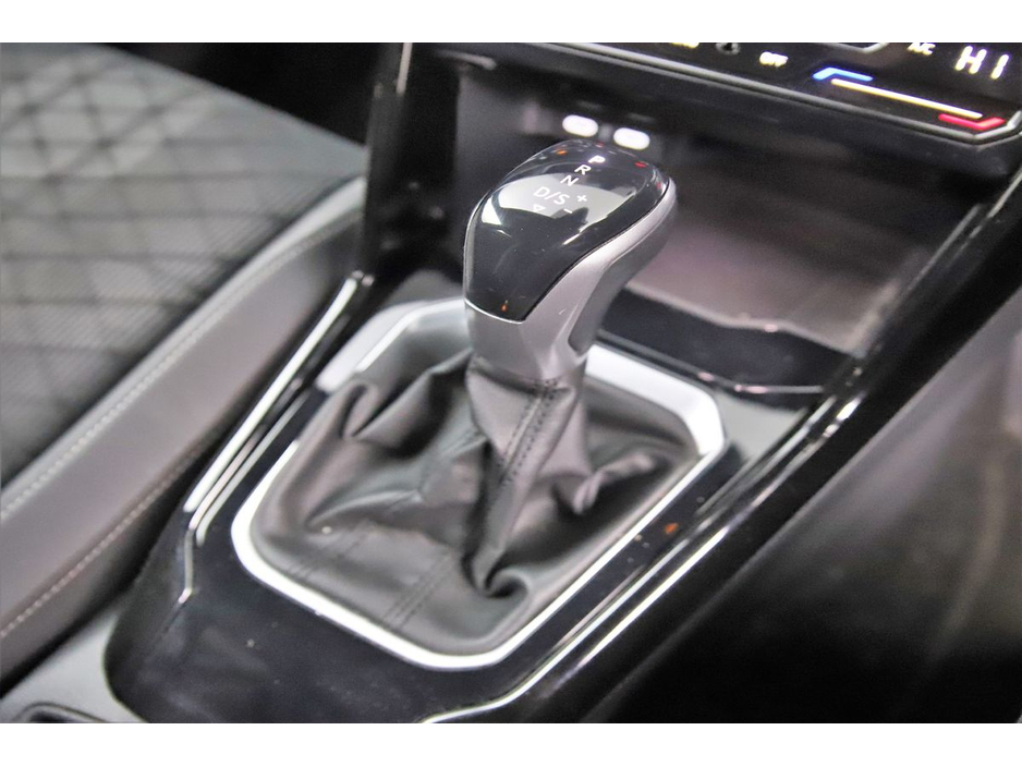 2023 Volkswagen T-Roc - image 24