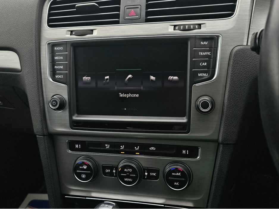 2014 Volkswagen Golf - image 12