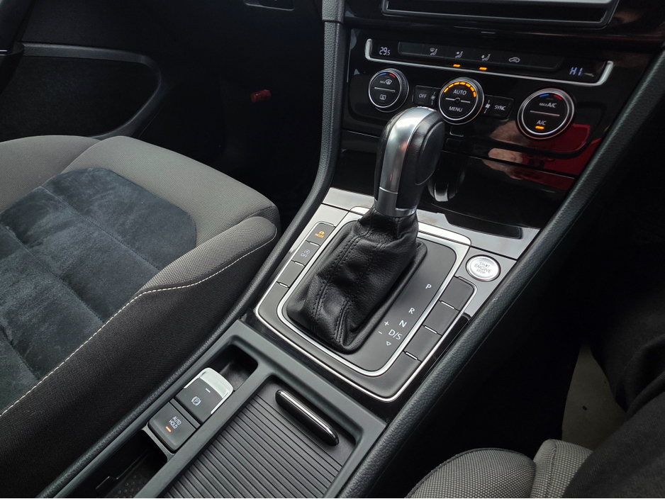 2016 Volkswagen Golf 1.4 TSI HIGHLINE EDITION PRIVACY GLASS REVERSE CAMERA - SIMI DEALER - LOW ROAD TAX BAND €15,750