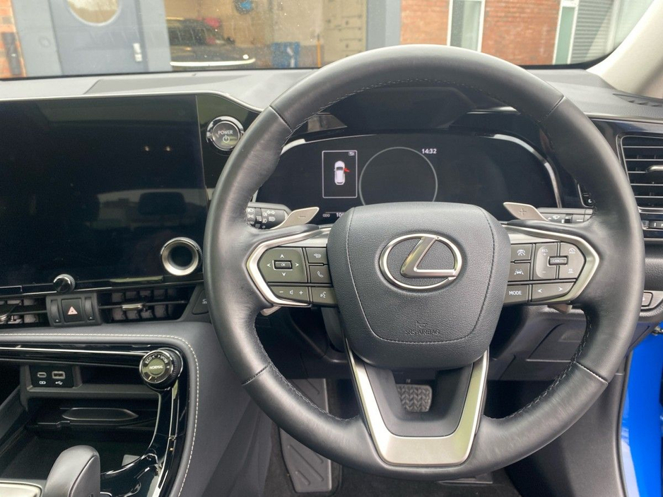 2025 Lexus NX 450 h+ - image 22