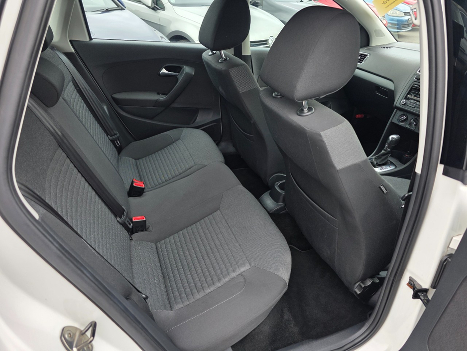 2012 Volkswagen Polo - image 11