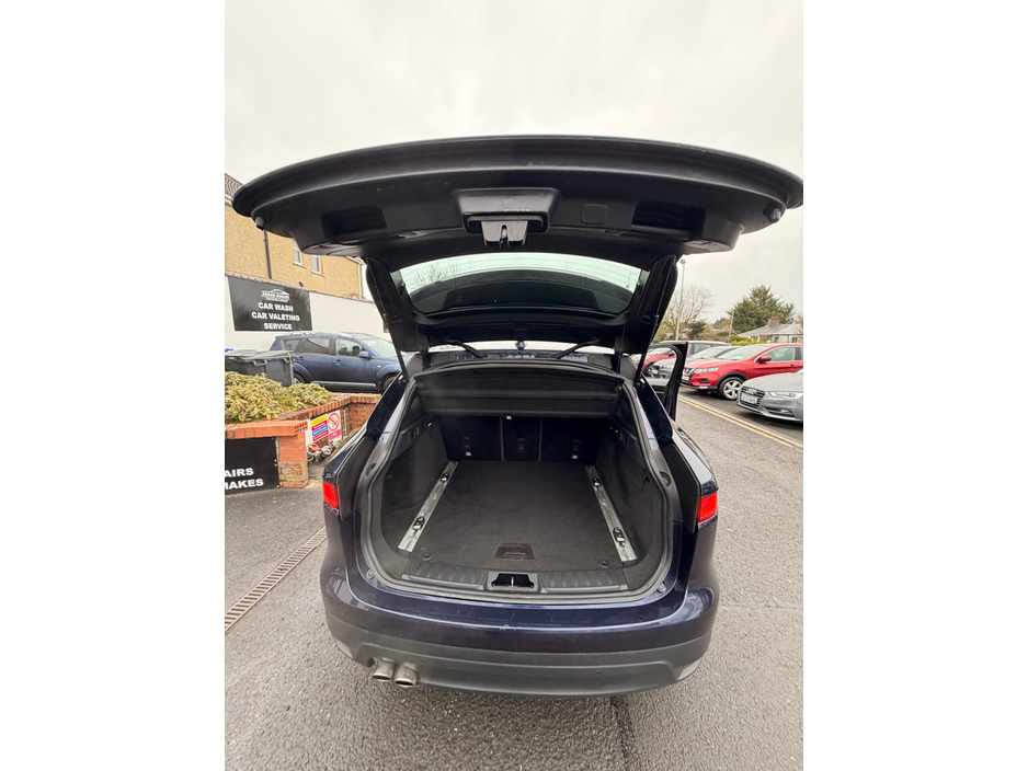 2016 Jaguar F-Pace 2.0 D RWD R-SPORT 5DR €11,950