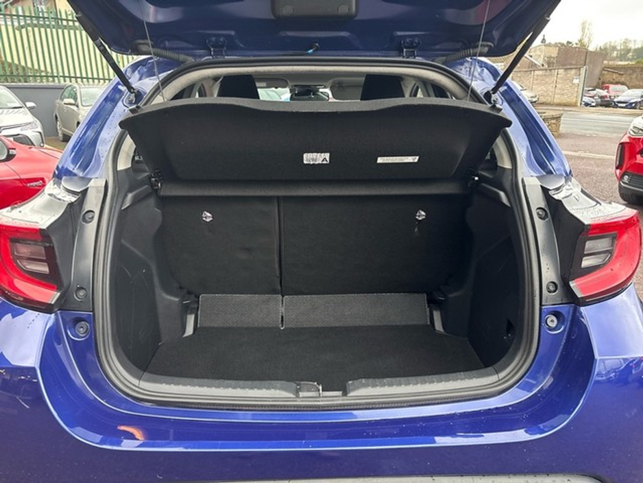 2021 Toyota Yaris - image 10