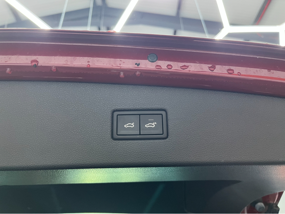 2018 Volkswagen Tiguan €24950! 2018 VOLKSWAGEN TIGUAN TDI 4 MOTION  2.0 AUTOMATIC / CRUISE CONTROL / REVERSE CAMERA / HEATED FRONT & REAR SEATS / PADDLE SHIFTERS €24,950