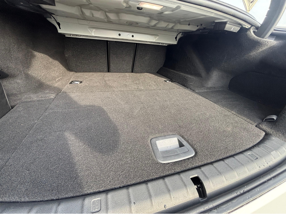 2018 BMW 5 Series - image 3