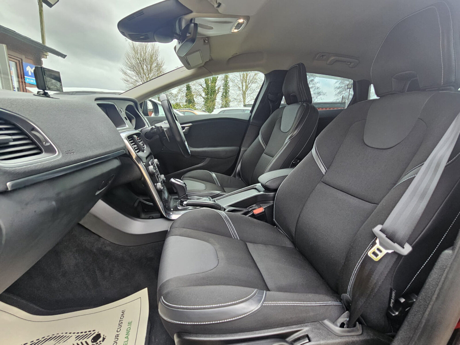 2016 Volvo V40 - image 24