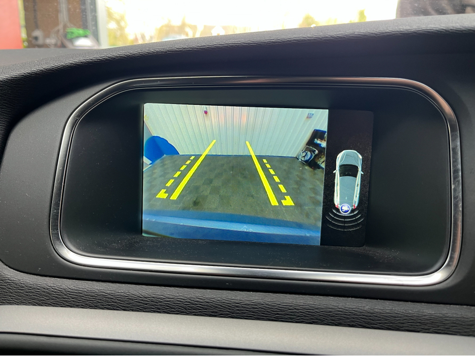 2015 Volvo V40 - image 18