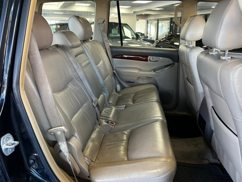 2007 Toyota Landcruiser - image 14