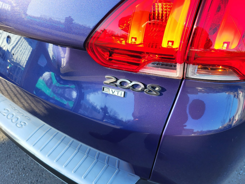 2014 Peugeot 208 - image 12