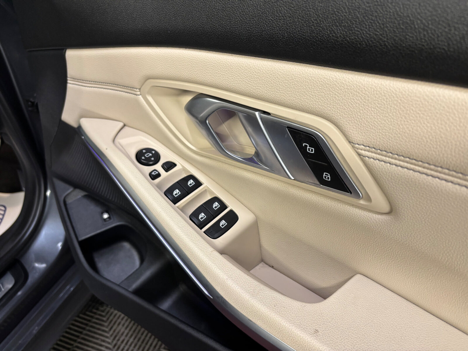 2021 BMW 3 Series - image 11
