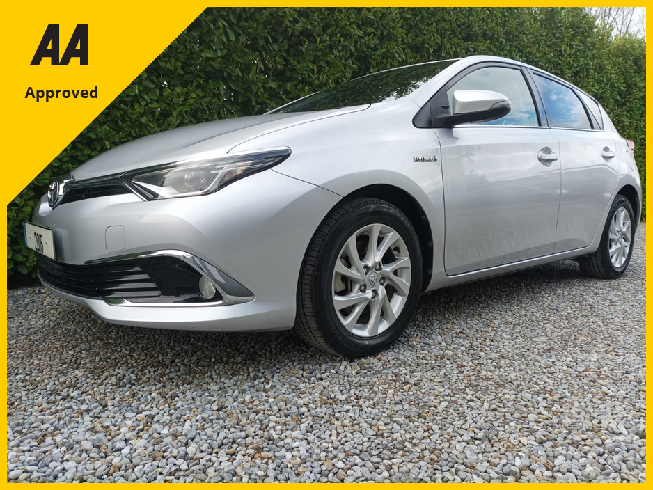 2016 Toyota Auris 1.8 PETROL HYBRID HALF LEATHER INTERIOR IMMACULATE INSIDE WITH ONLY 27,404kms COMPREHENSIVE SERVICE HISTORY (10 STAMPS) REVERSE CAMERA TOUCH SCREEN RADIO APPLE CARPLAY&ANDROIDAUTO FACTORY IMMOBILISER €16,795