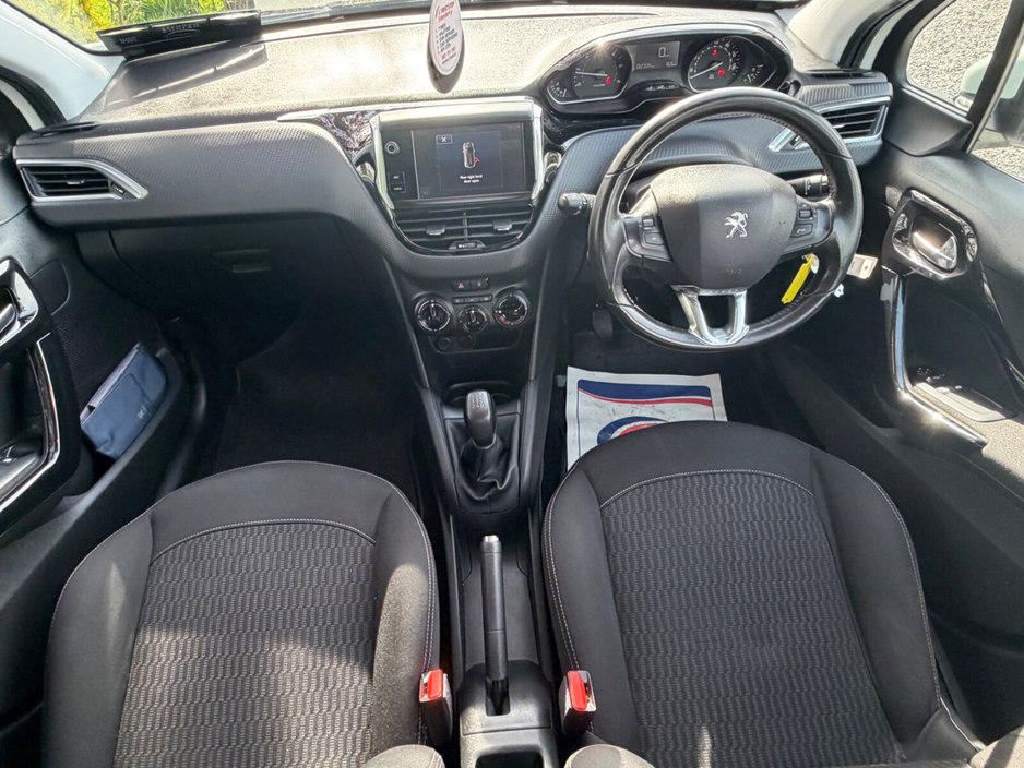 2017 Peugeot 208 - image 7