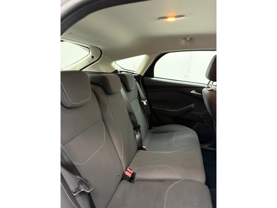 2017 Ford Focus - image 8