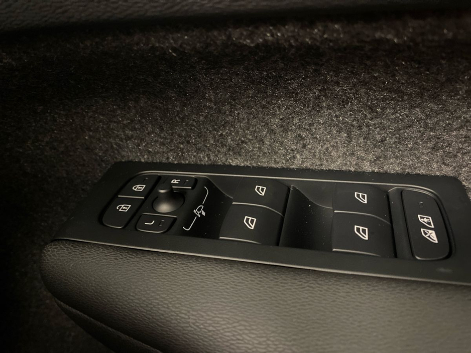 2026 Volvo EC40 - image 21