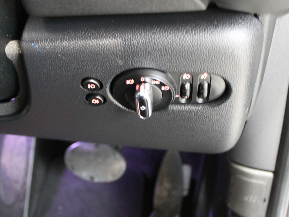 2020 MINI Cooper - image 27