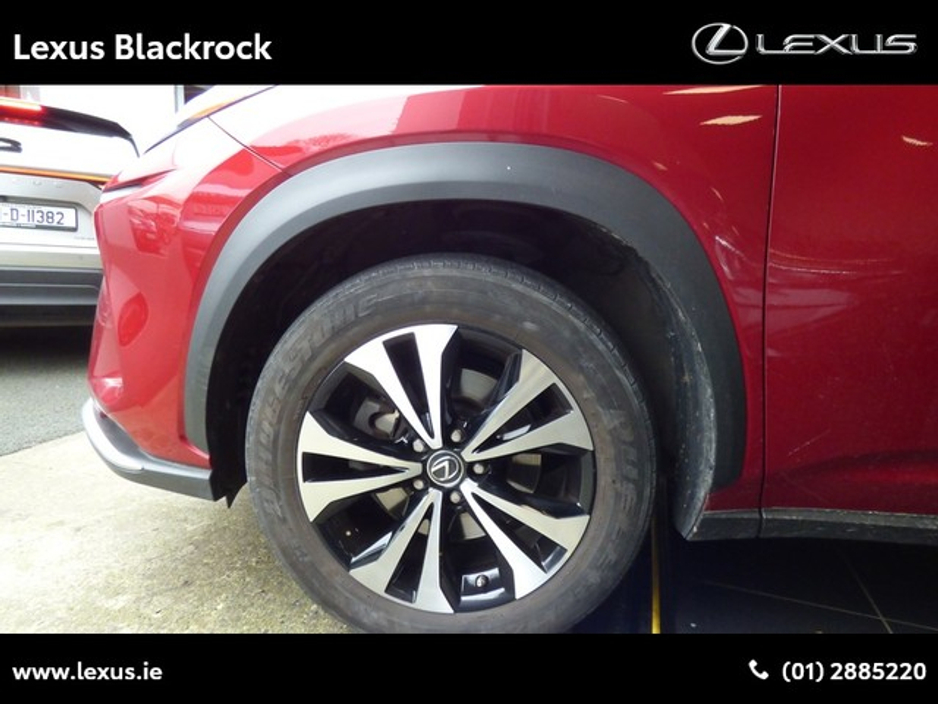 2021 Lexus NX 300 h - image 7