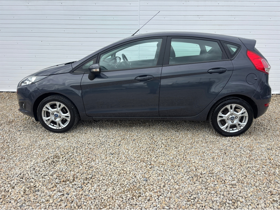 2014 Ford Fiesta - image 12