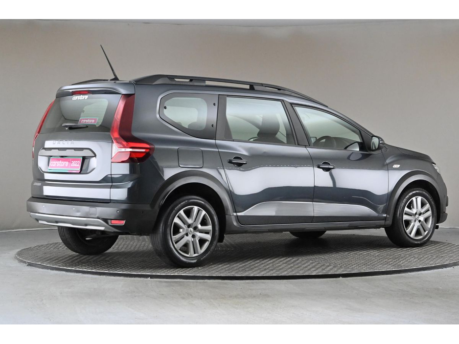 2022 Dacia Jogger - image 10