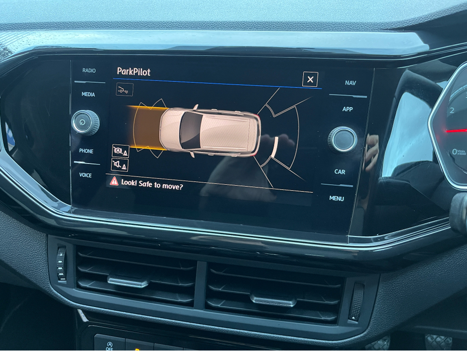 2020 Volkswagen T-Cross R-LINE 1.0 TSI PETROL MANUAL //SAT NAV//ADAPTIVE CRUISE CONTROL//REVERSE CAMERA// €18,950