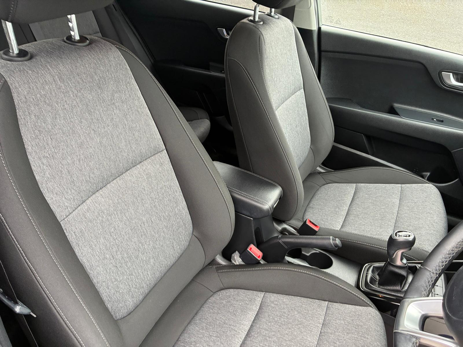 2025 Kia Stonic - image 8