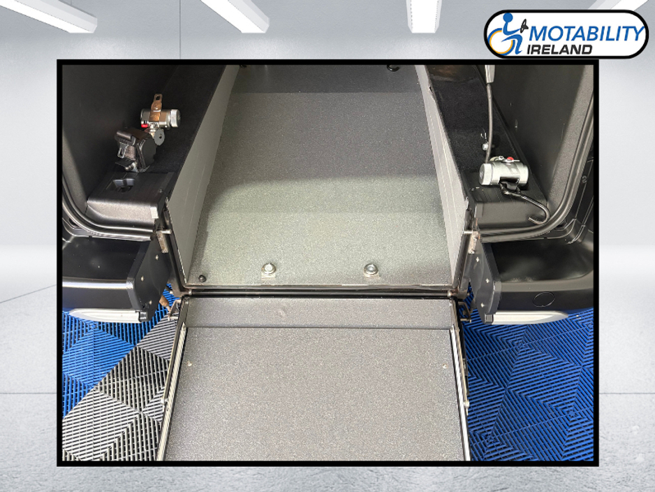 2023 Peugeot Rifter Wheelchair Accessible €42,995