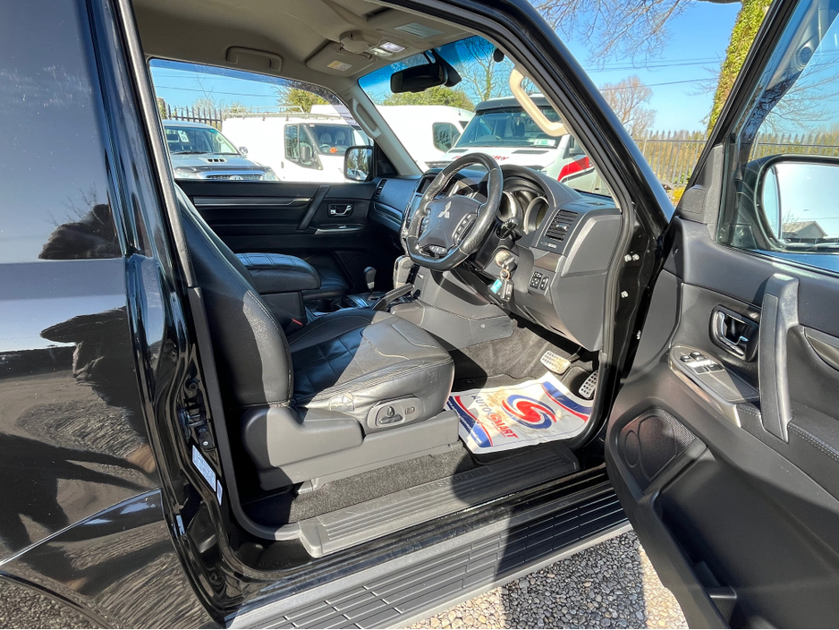 2016 Mitsubishi Shogun - image 18