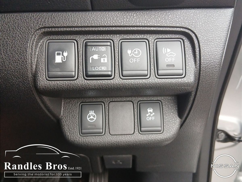 2016 Nissan Leaf - image 21