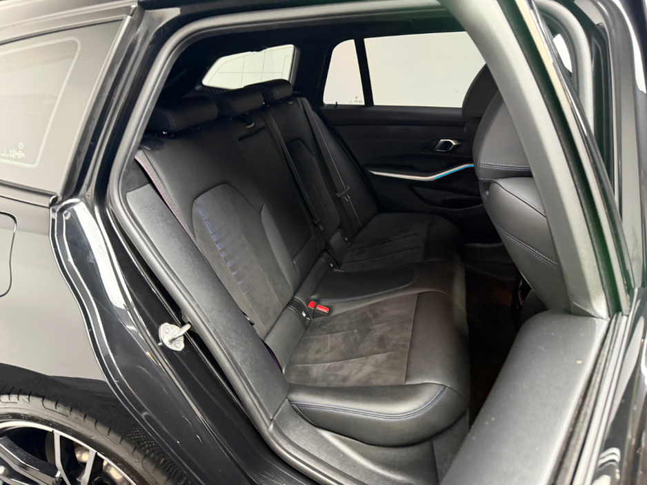 2024 BMW 3 Series - image 13