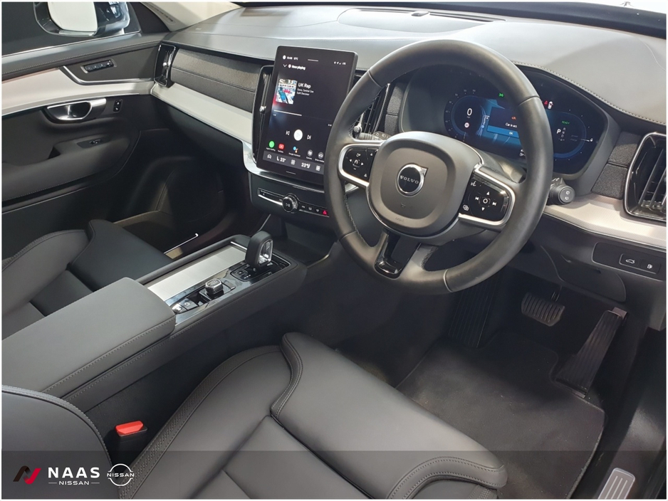 2025 Volvo XC90 - image 10