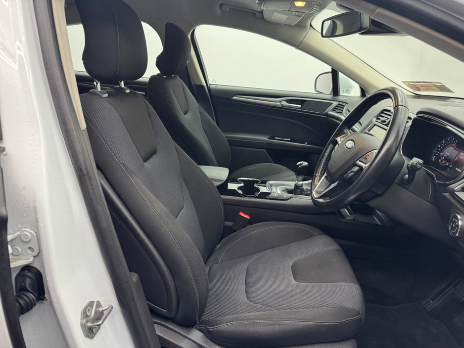 2015 Ford Mondeo - image 8