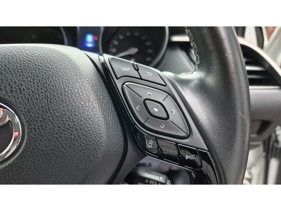 2019 Toyota C-HR Luna Sport Hybrid €19,950