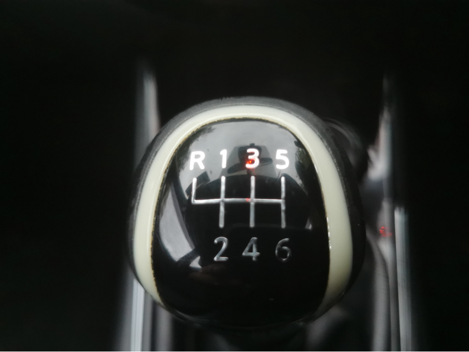 2017 Nissan Pulsar - image 13