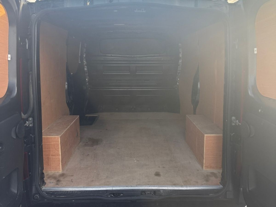 2024 Renault Trafic - image 10