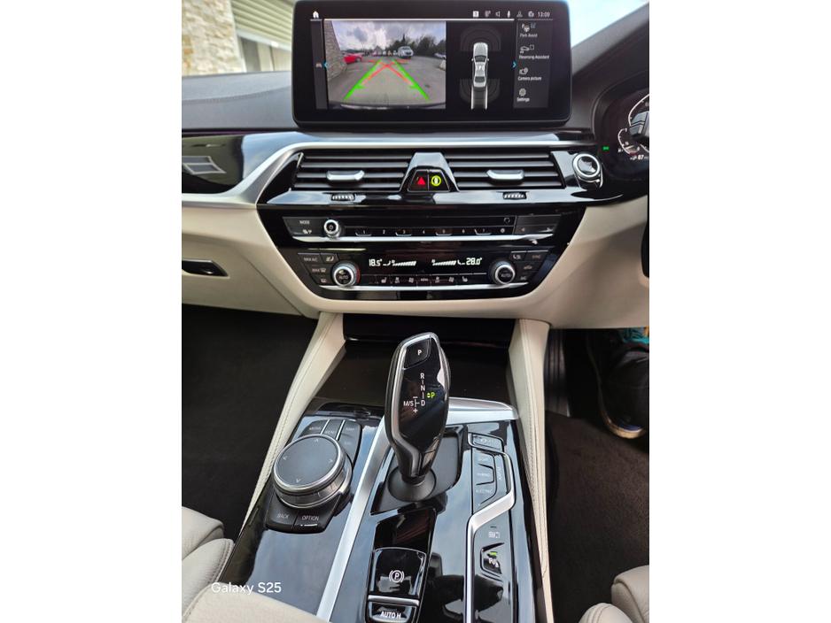 2021 BMW 5 Series - image 11