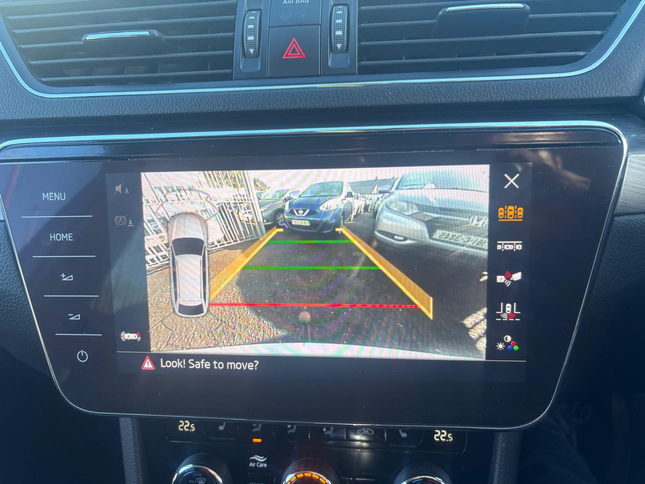 2022 Skoda Superb - image 2