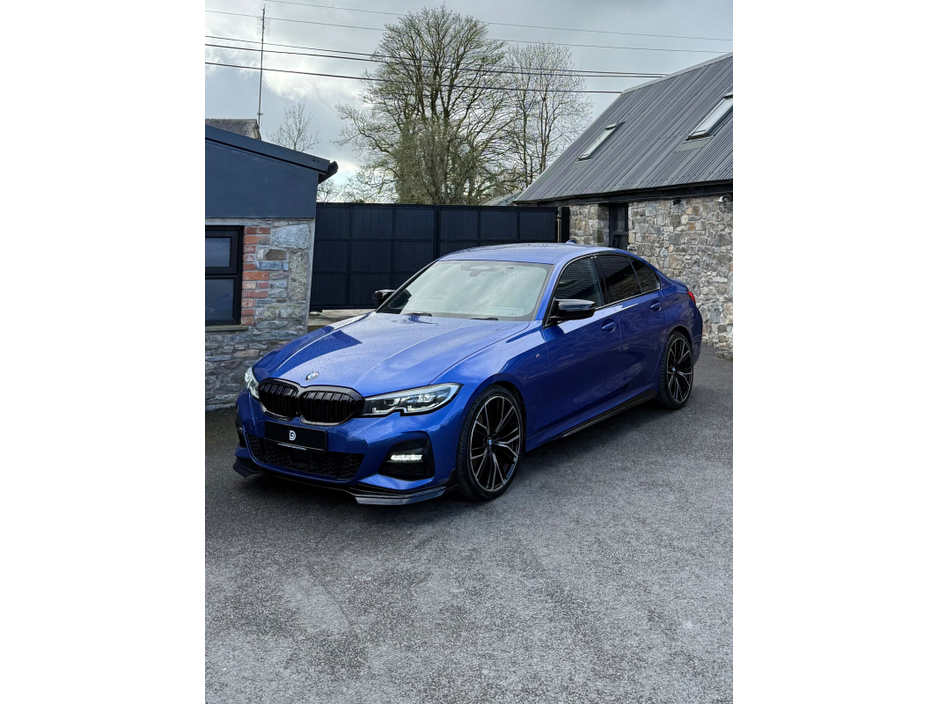 2020 BMW 3 Series - image 3