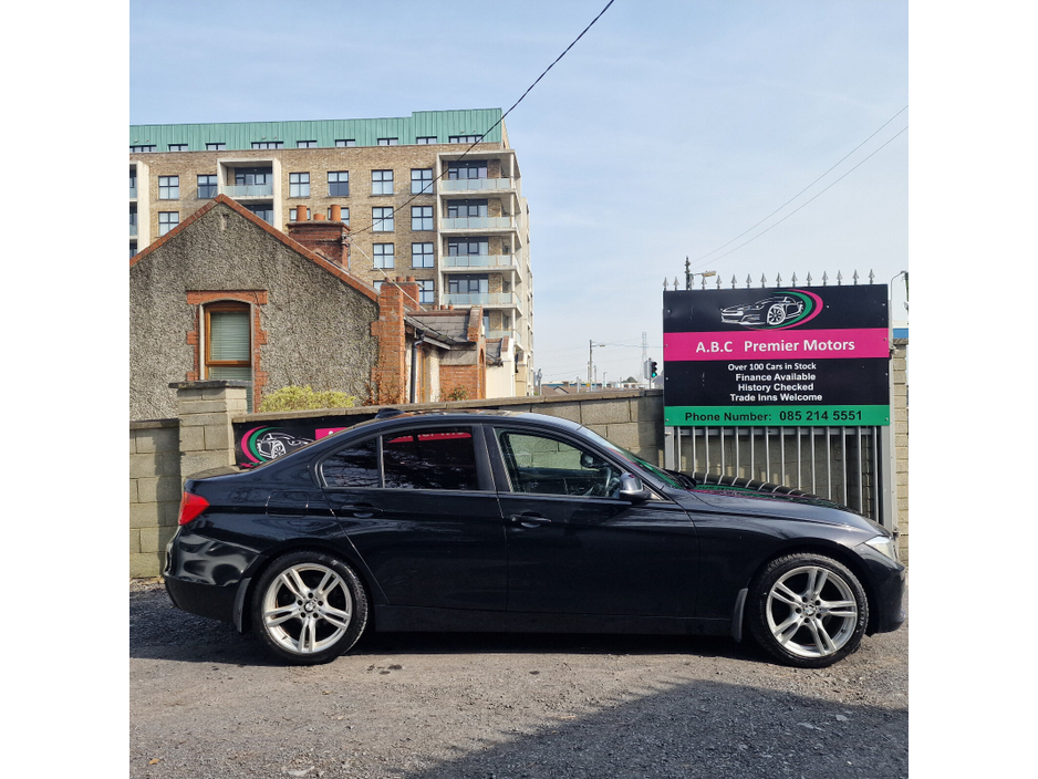 2013 BMW 3 Series - image 2