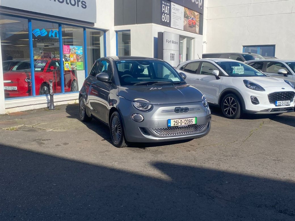 2025 Fiat 500e - image 3