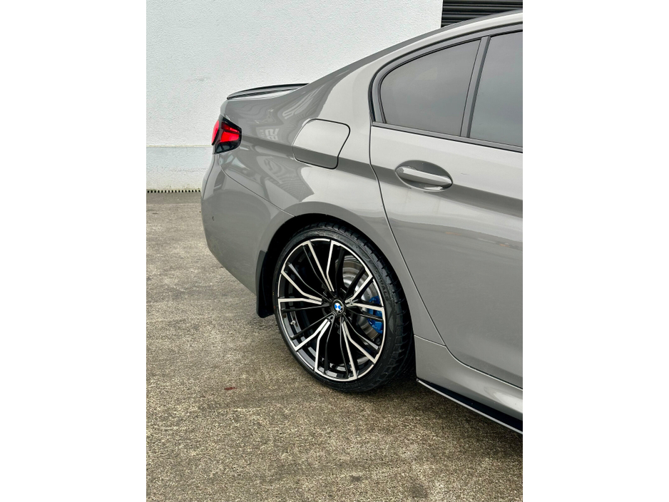 2021 BMW 5 Series - image 7