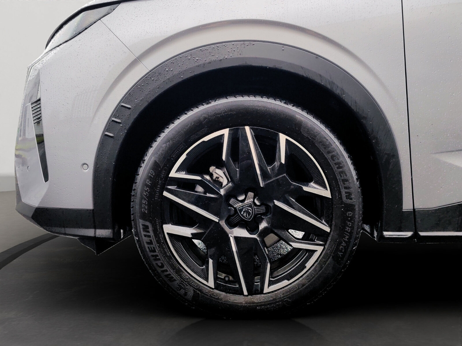2025 Peugeot 3008 1.2 MHEV 145bhp eDCS6 Allure €41,500