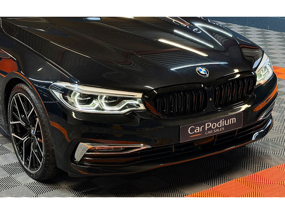 2017 BMW 5 Series - image 11