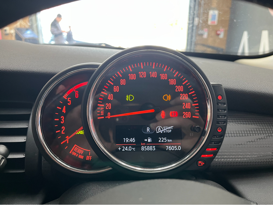 2017 MINI Cooper - image 18