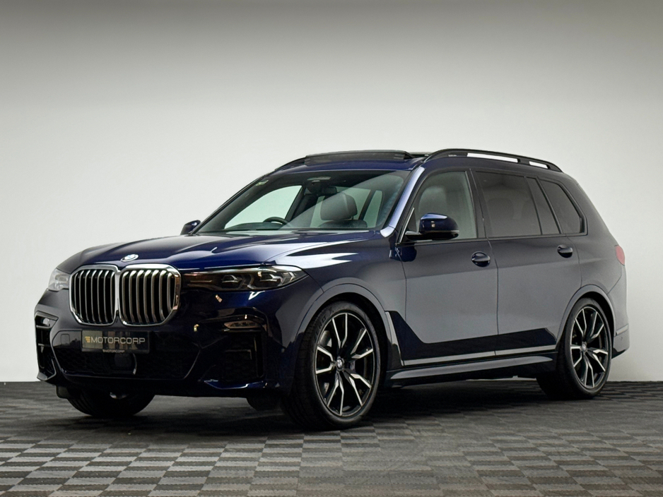 2020 BMW X7 - image 3