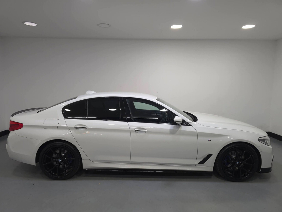 2017 BMW 5 Series - image 7