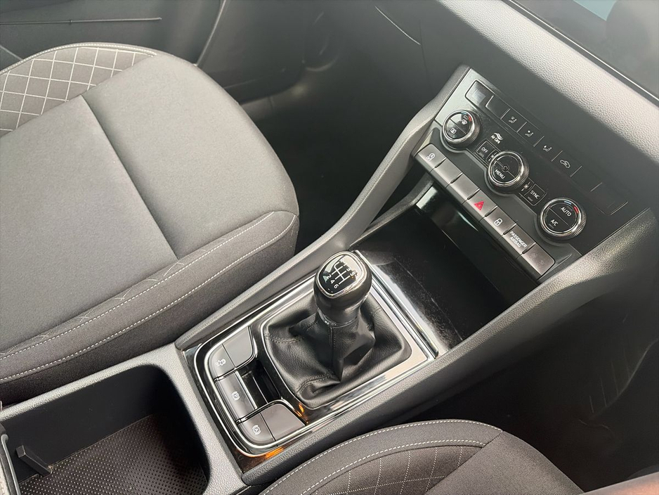 2021 Skoda Karoq - image 10