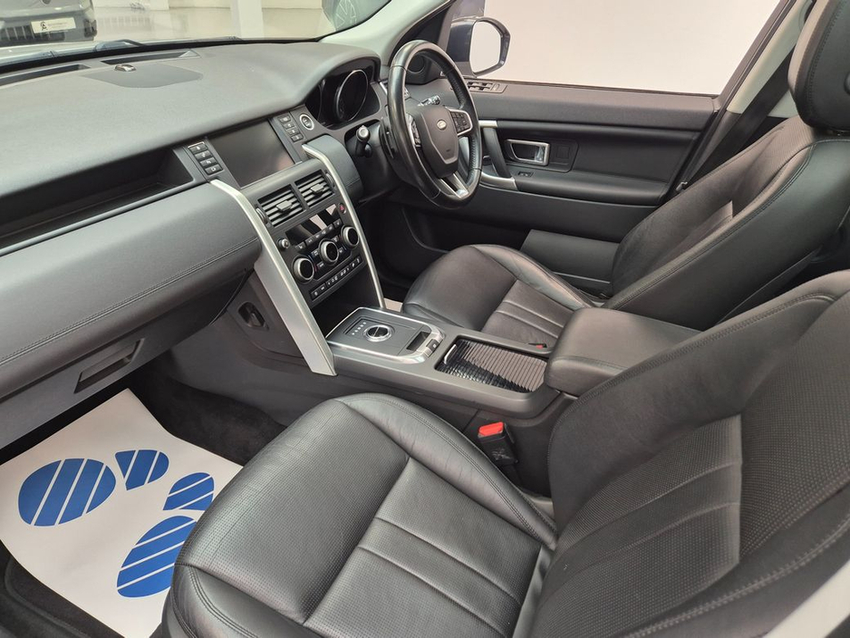 2017 Land Rover Discovery Sport - image 6