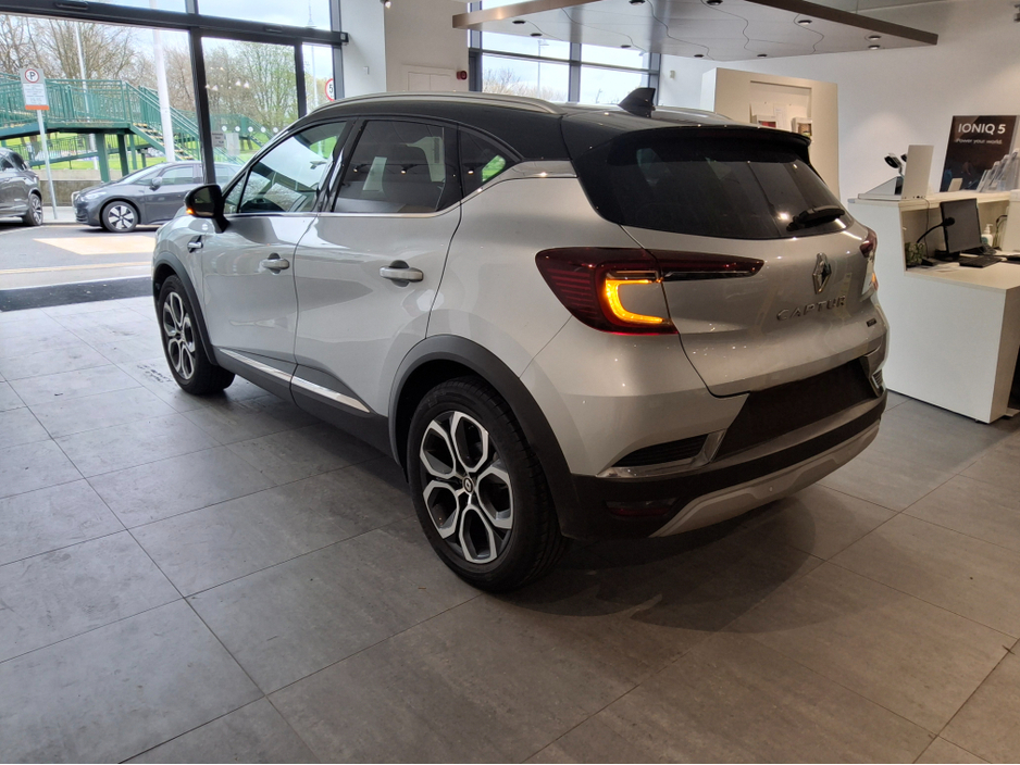 2023 Renault Captur - image 3