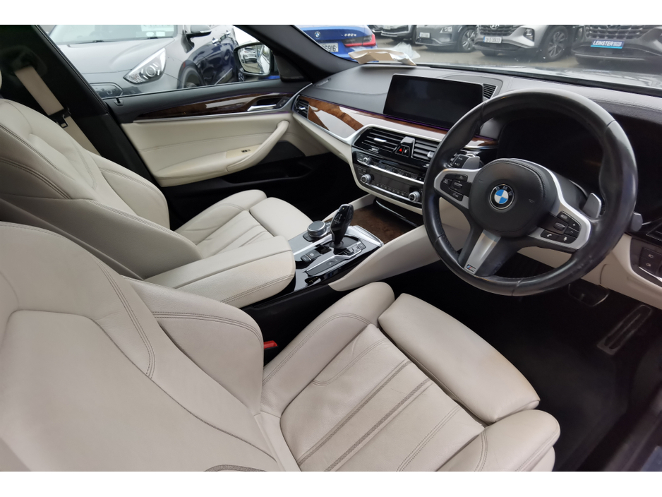 2019 BMW 5 Series - image 9