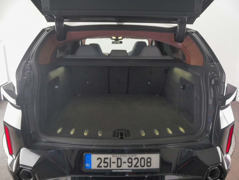 2025 BMW XM - image 13