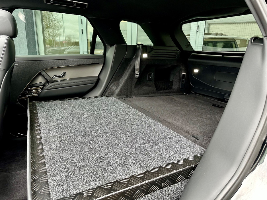 2025 Land Rover Range Rover Sport - image 6